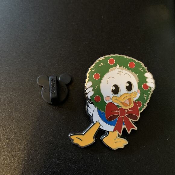 Disney Christmas Cutie Holiday Mystery Pin DONALD DUCK 2021 New - Picture 2 of 6